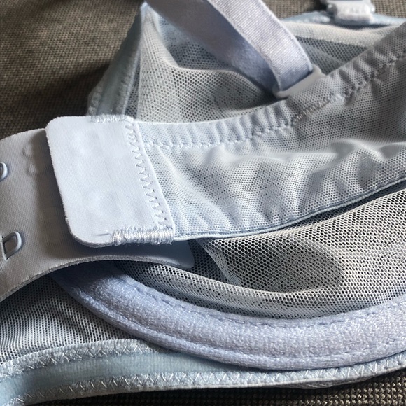 Ultra fine mesh SKIMS strapless bra - Picture 7 of 7